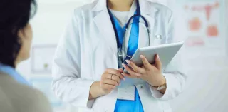 Doctor explaining the success rate behind Kidney Transplant