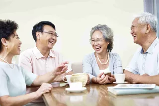 elderly-friends-talking-about-dialysis-lifestyle
